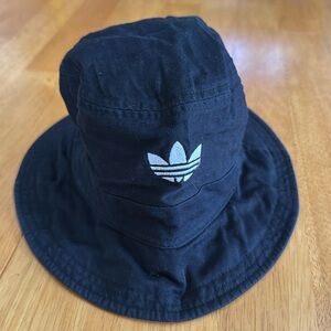 ✋Youth Adidas Unisex Black Bucket Hat EUC